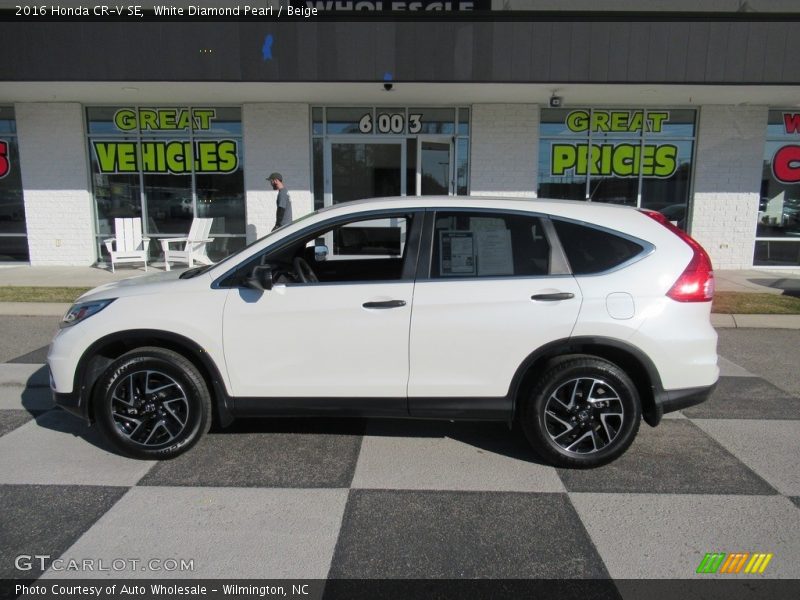 White Diamond Pearl / Beige 2016 Honda CR-V SE