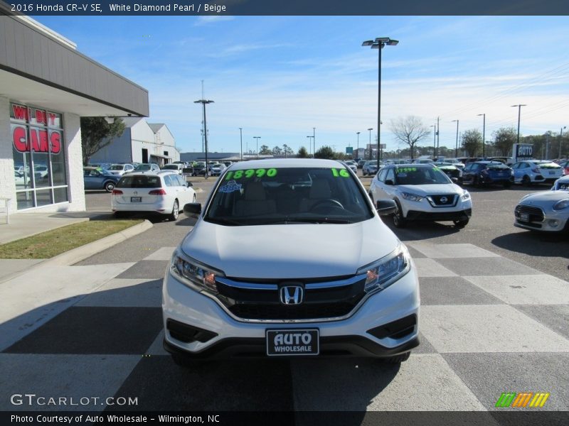 White Diamond Pearl / Beige 2016 Honda CR-V SE