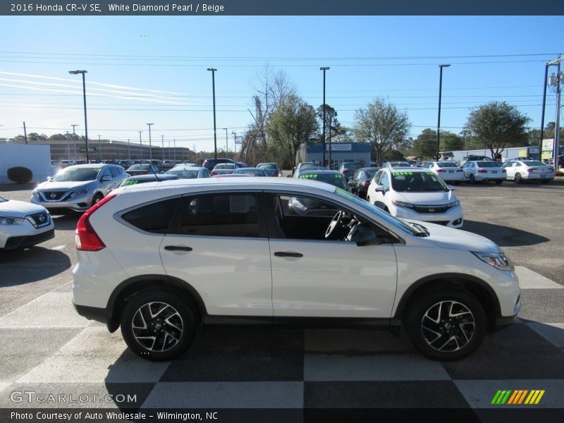 White Diamond Pearl / Beige 2016 Honda CR-V SE