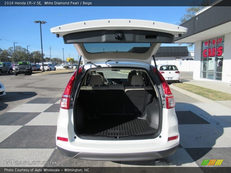 White Diamond Pearl / Beige 2016 Honda CR-V SE