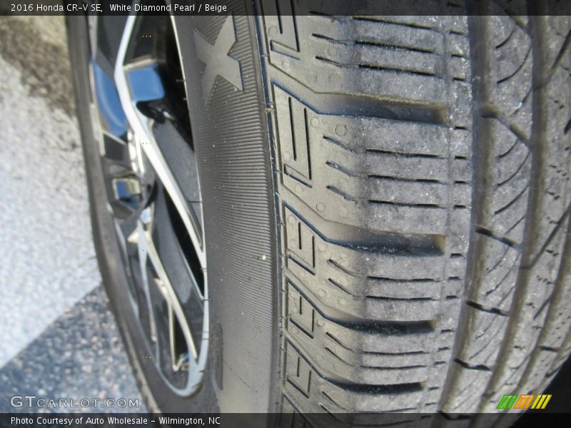 White Diamond Pearl / Beige 2016 Honda CR-V SE