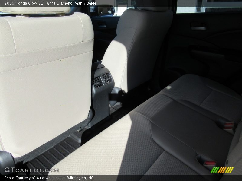 White Diamond Pearl / Beige 2016 Honda CR-V SE