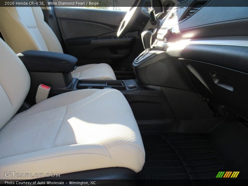 White Diamond Pearl / Beige 2016 Honda CR-V SE