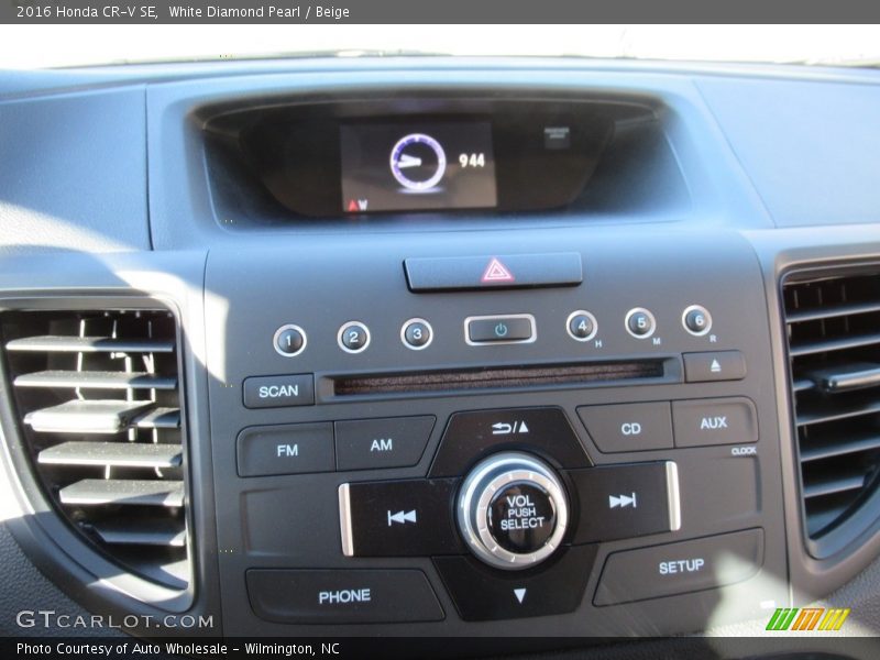 White Diamond Pearl / Beige 2016 Honda CR-V SE