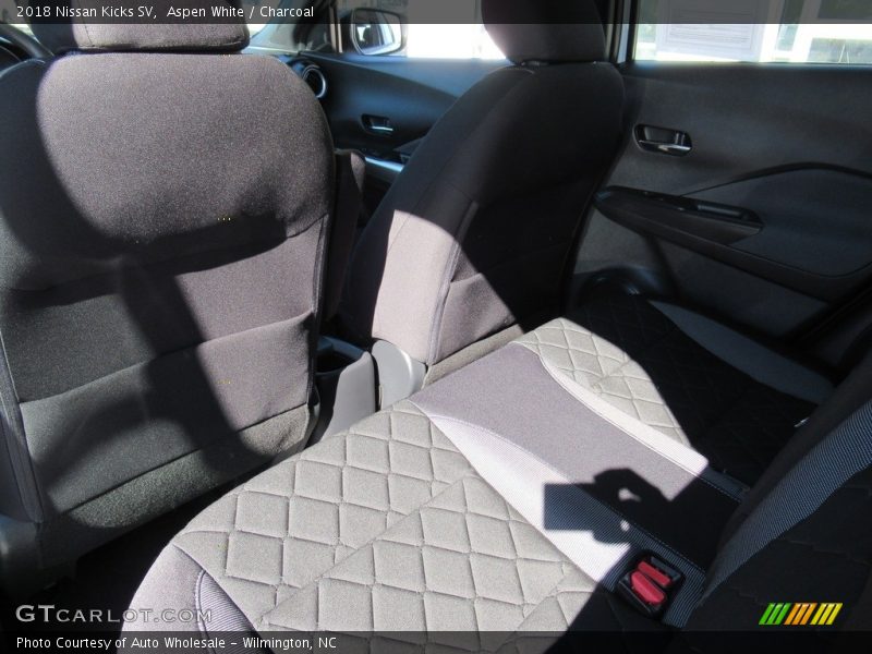 Aspen White / Charcoal 2018 Nissan Kicks SV