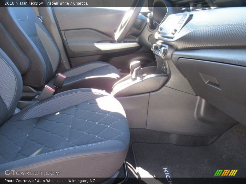 Aspen White / Charcoal 2018 Nissan Kicks SV