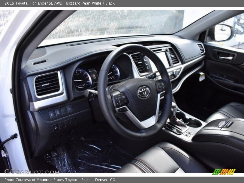 Blizzard Pearl White / Black 2019 Toyota Highlander SE AWD