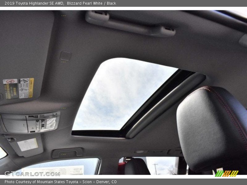 Blizzard Pearl White / Black 2019 Toyota Highlander SE AWD