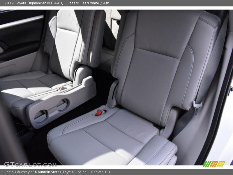 Blizzard Pearl White / Ash 2019 Toyota Highlander XLE AWD