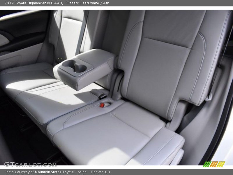 Blizzard Pearl White / Ash 2019 Toyota Highlander XLE AWD