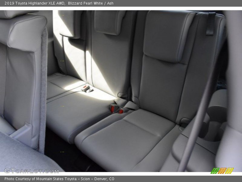 Blizzard Pearl White / Ash 2019 Toyota Highlander XLE AWD