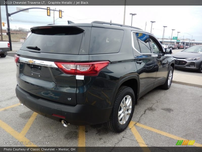Graphite Metallic / Jet Black 2019 Chevrolet Traverse LT