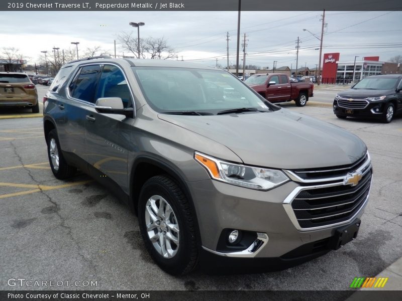 Pepperdust Metallic / Jet Black 2019 Chevrolet Traverse LT