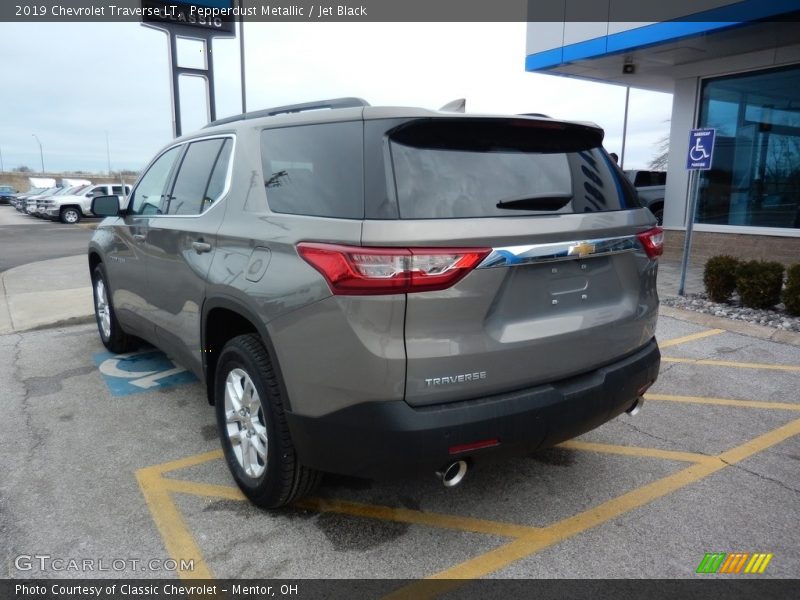 Pepperdust Metallic / Jet Black 2019 Chevrolet Traverse LT