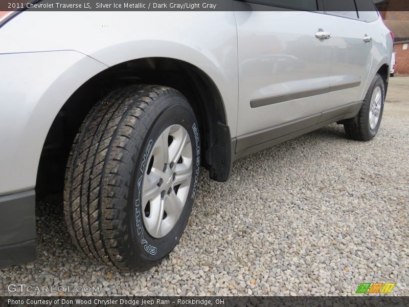 Silver Ice Metallic / Dark Gray/Light Gray 2011 Chevrolet Traverse LS