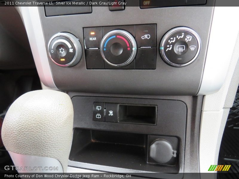 Silver Ice Metallic / Dark Gray/Light Gray 2011 Chevrolet Traverse LS
