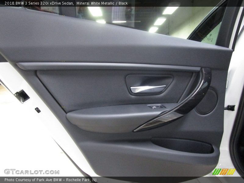 Mineral White Metallic / Black 2018 BMW 3 Series 320i xDrive Sedan