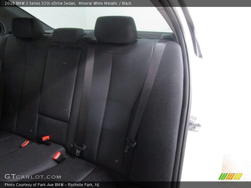 Mineral White Metallic / Black 2018 BMW 3 Series 320i xDrive Sedan
