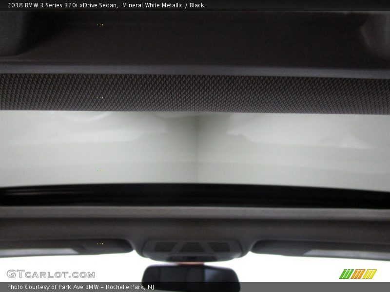 Mineral White Metallic / Black 2018 BMW 3 Series 320i xDrive Sedan