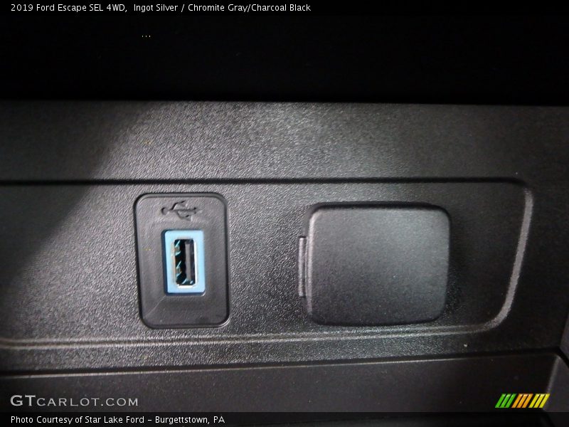 Ingot Silver / Chromite Gray/Charcoal Black 2019 Ford Escape SEL 4WD