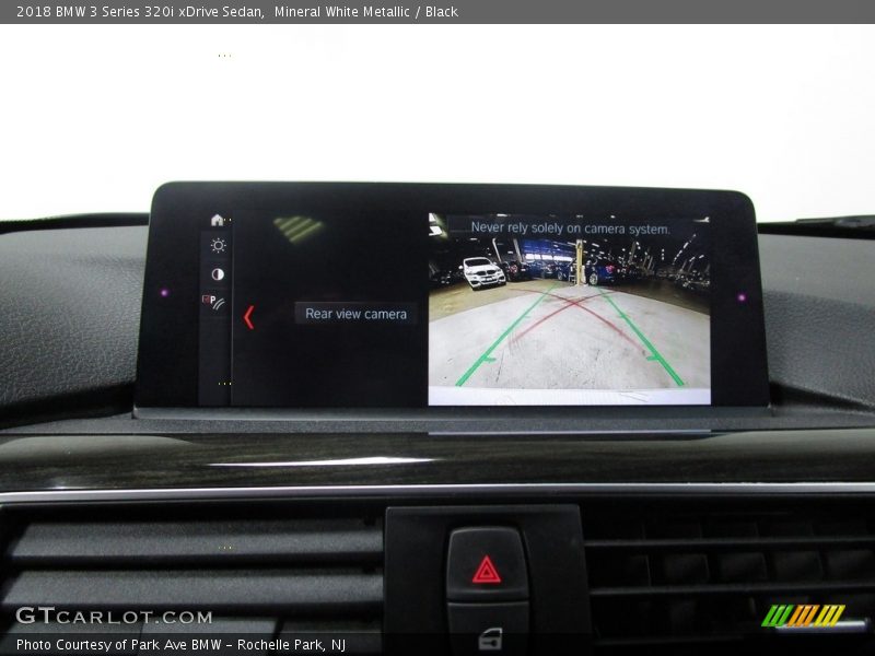 Mineral White Metallic / Black 2018 BMW 3 Series 320i xDrive Sedan