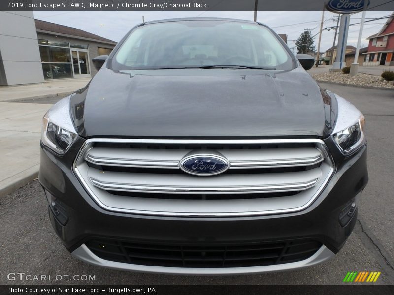 Magnetic / Chromite Gray/Charcoal Black 2019 Ford Escape SE 4WD