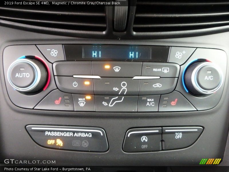 Magnetic / Chromite Gray/Charcoal Black 2019 Ford Escape SE 4WD