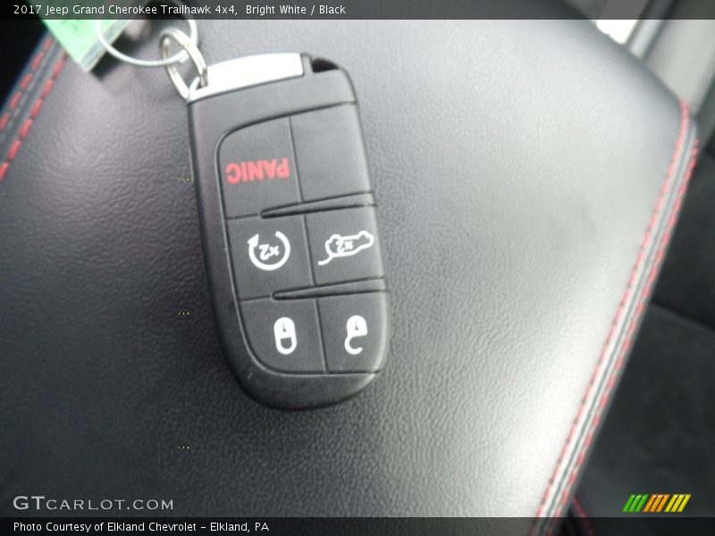 Bright White / Black 2017 Jeep Grand Cherokee Trailhawk 4x4