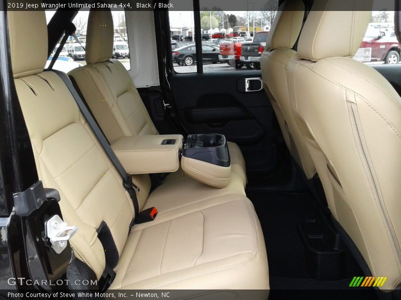 Black / Black 2019 Jeep Wrangler Unlimited Sahara 4x4