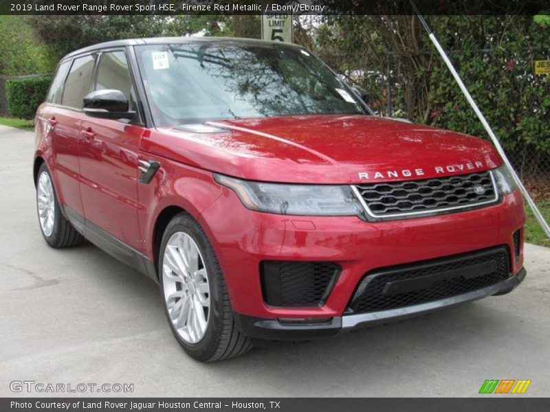 Front 3/4 View of 2019 Range Rover Sport HSE