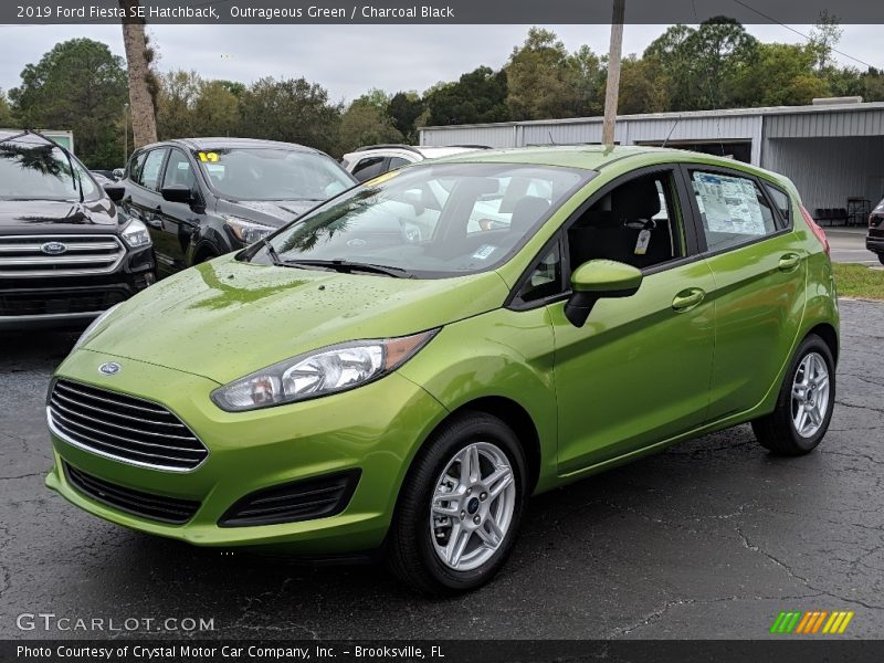 Front 3/4 View of 2019 Fiesta SE Hatchback