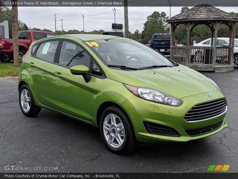 Front 3/4 View of 2019 Fiesta SE Hatchback