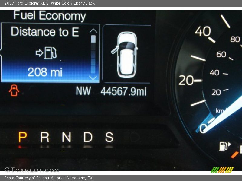 White Gold / Ebony Black 2017 Ford Explorer XLT