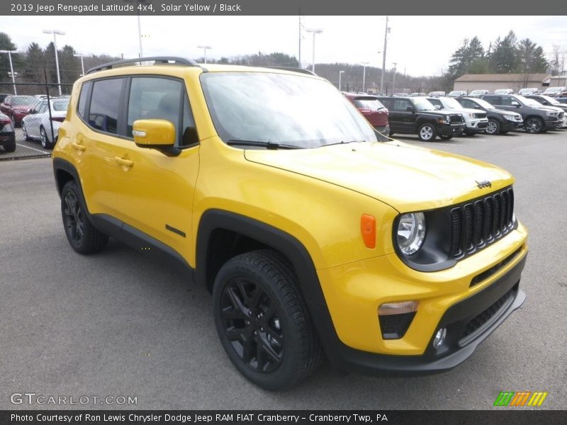 Front 3/4 View of 2019 Renegade Latitude 4x4