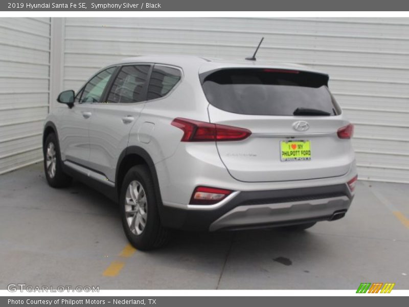 Symphony Silver / Black 2019 Hyundai Santa Fe SE