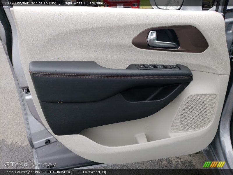 Bright White / Black/Black 2019 Chrysler Pacifica Touring L