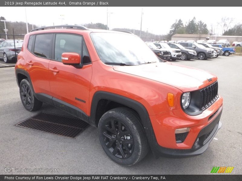 Front 3/4 View of 2019 Renegade Latitude 4x4