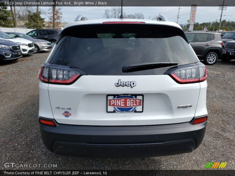Bright White / Black 2019 Jeep Cherokee Latitude Plus 4x4