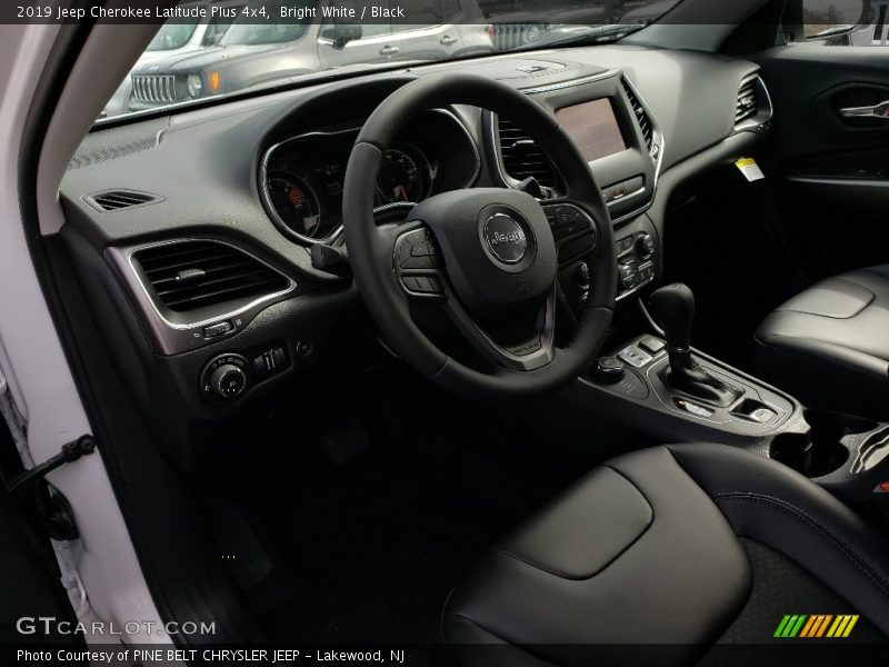 Bright White / Black 2019 Jeep Cherokee Latitude Plus 4x4