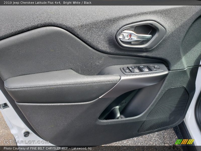 Bright White / Black 2019 Jeep Cherokee Latitude Plus 4x4