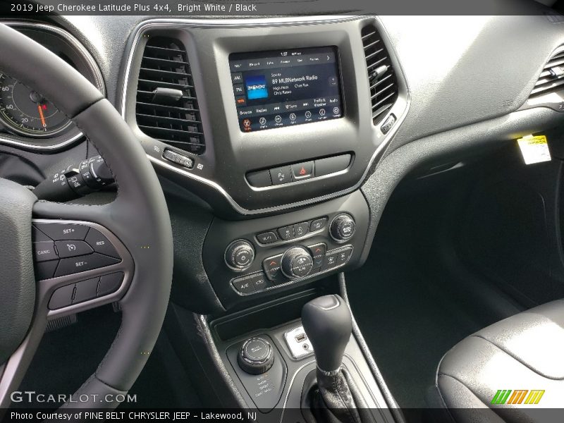 Bright White / Black 2019 Jeep Cherokee Latitude Plus 4x4