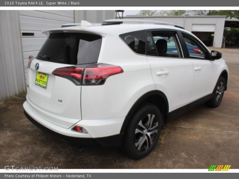 Super White / Black 2016 Toyota RAV4 LE