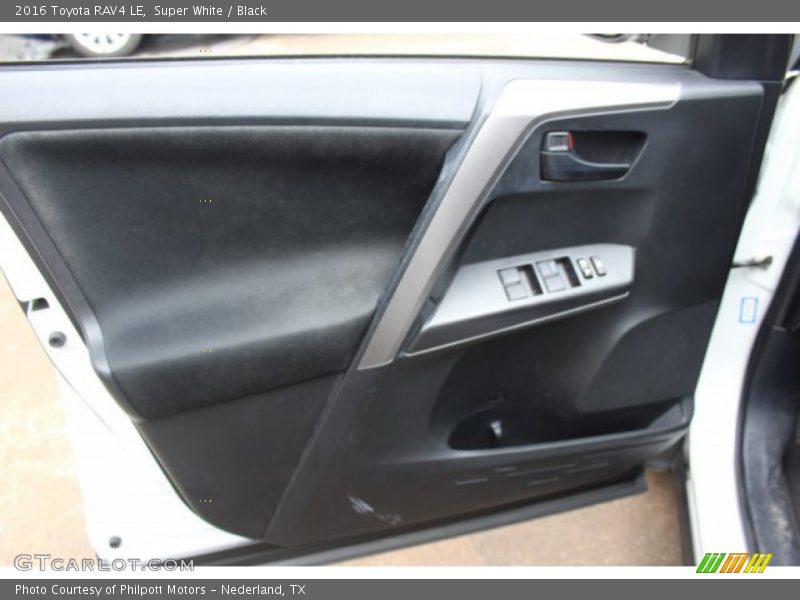 Super White / Black 2016 Toyota RAV4 LE