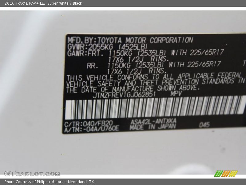 Super White / Black 2016 Toyota RAV4 LE