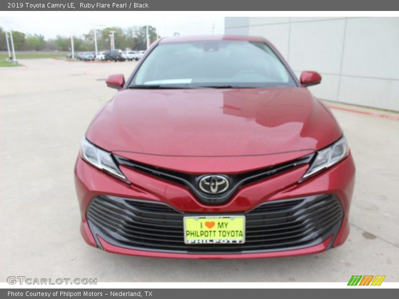 Ruby Flare Pearl / Black 2019 Toyota Camry LE