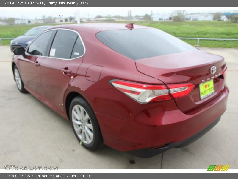 Ruby Flare Pearl / Black 2019 Toyota Camry LE