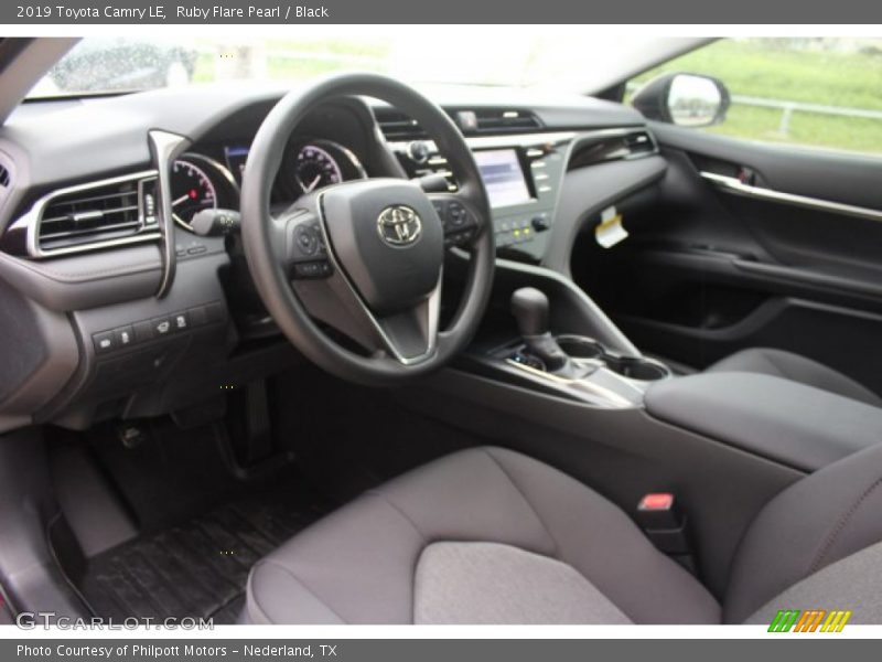 Ruby Flare Pearl / Black 2019 Toyota Camry LE