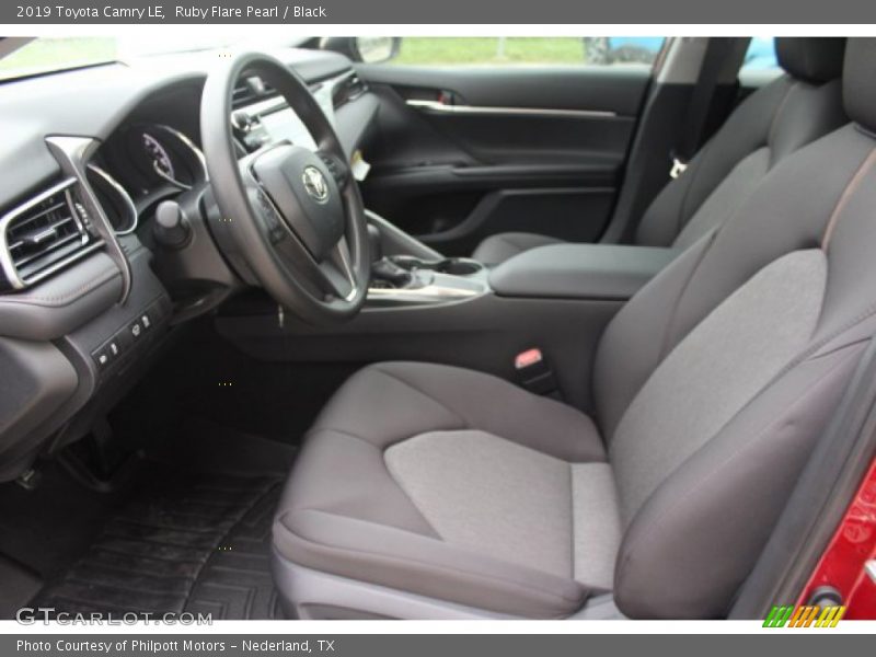 Ruby Flare Pearl / Black 2019 Toyota Camry LE