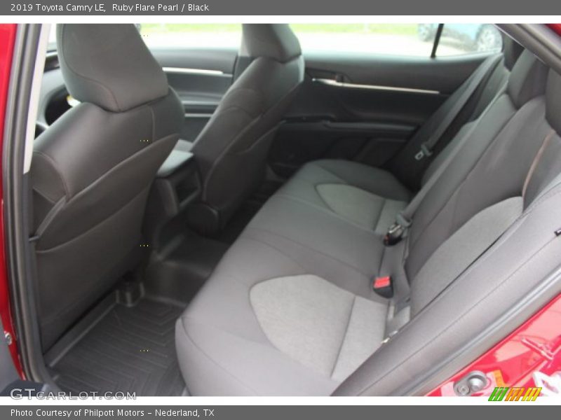 Ruby Flare Pearl / Black 2019 Toyota Camry LE