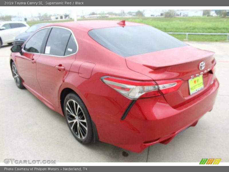 Supersonic Red / Black 2019 Toyota Camry SE